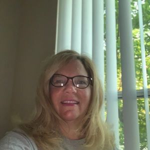 Meet your Posher, Deedee